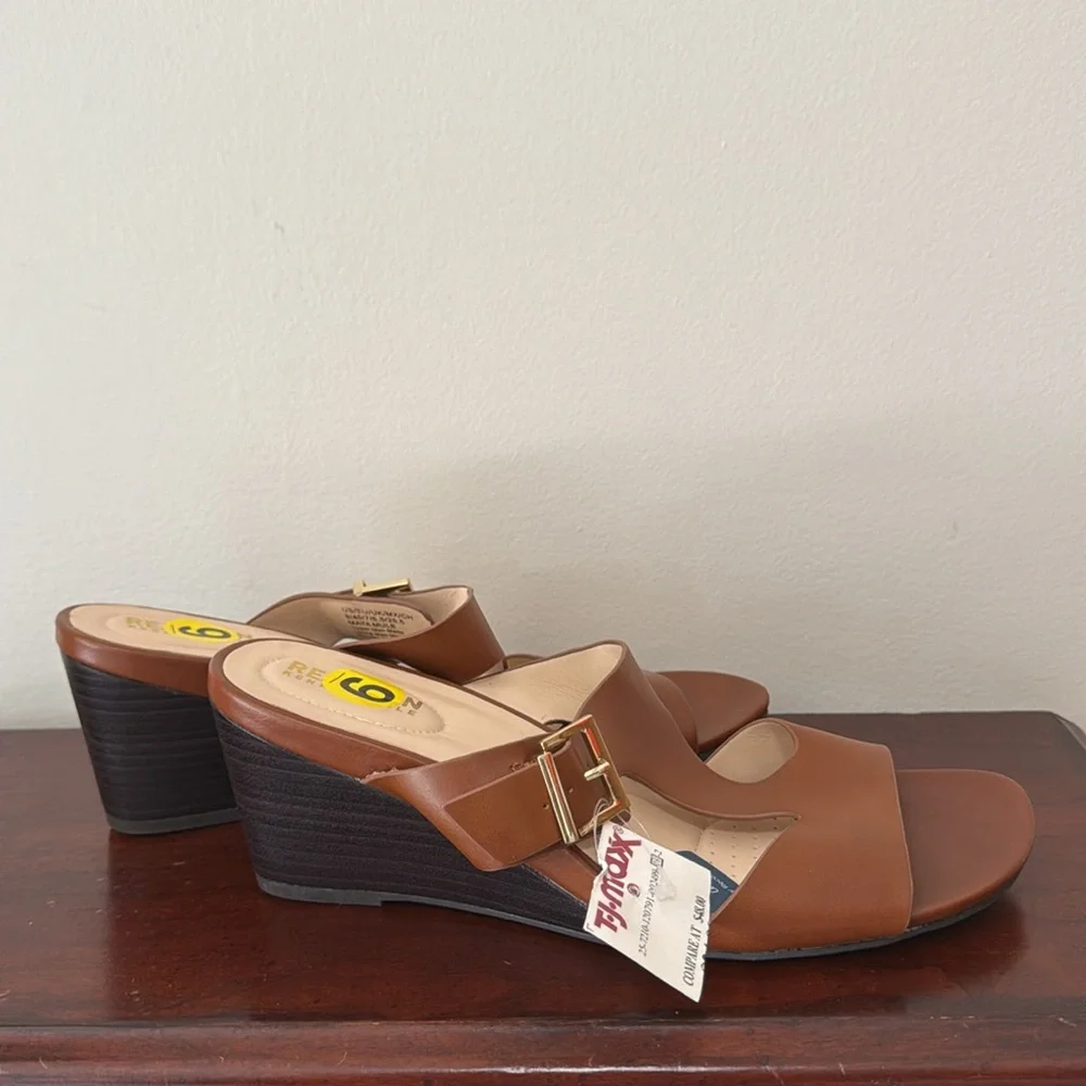 Kenneth Cole Reaction tan wedge sandal in size 9